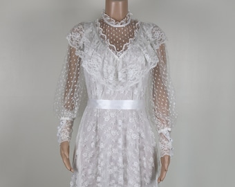 Vintage 1970s Wedding Dress, Size 8, 70s Lace Wedding Gown, Vintage lace Wedding Dress, 70s Cottagecore, 70s Cottage Core, High Neck Collar
