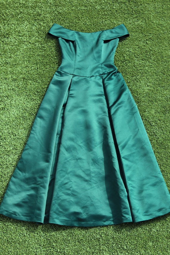 90s green dress Vintage Formal Dress, Size 10, 90s Prom Dress, 90s Green Formal Dress, 90s off the Shoulder Dress, Vintage Royal Dress, Y2k Formal Category_All Womenswear/Embellished Dresses