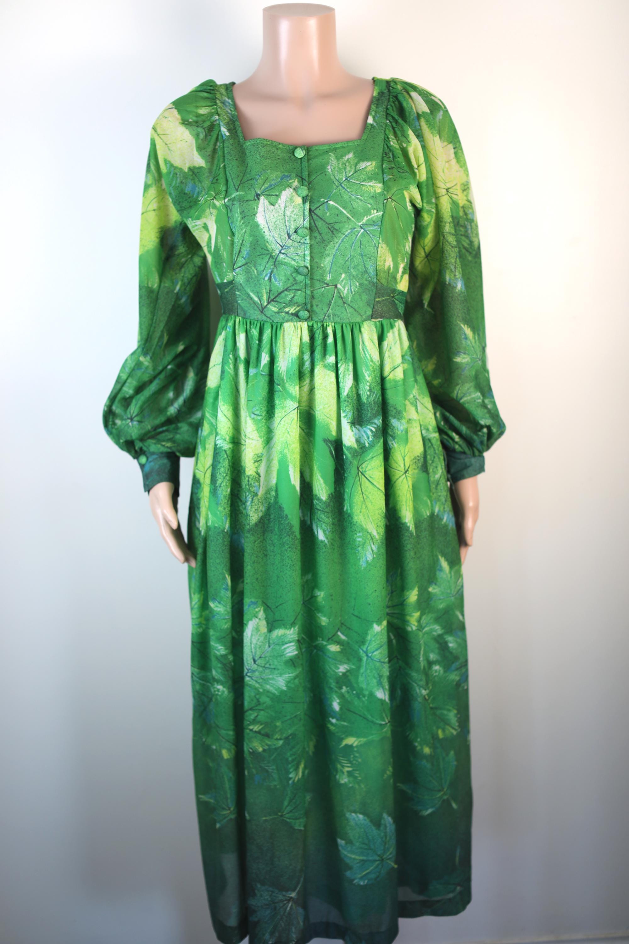 green emerald velvet dress Glamorous deep V-Neck Long Sleeves Tulle Tea-Length A-Line Wedding Dre   Suzhoudress