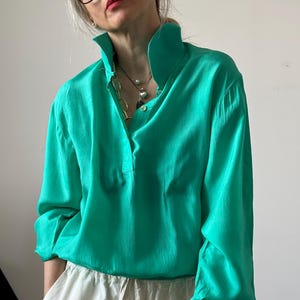 Vintage Silk Blouse for Women Size XS, Long Sleeve Summer Top, Chic 90&#39;s Design with Henley Neckline and Boxy Fit, in Emerald Green