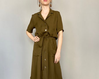 Vestido camisero midi de seda: Crepé de China color marrón caqui con cinturón