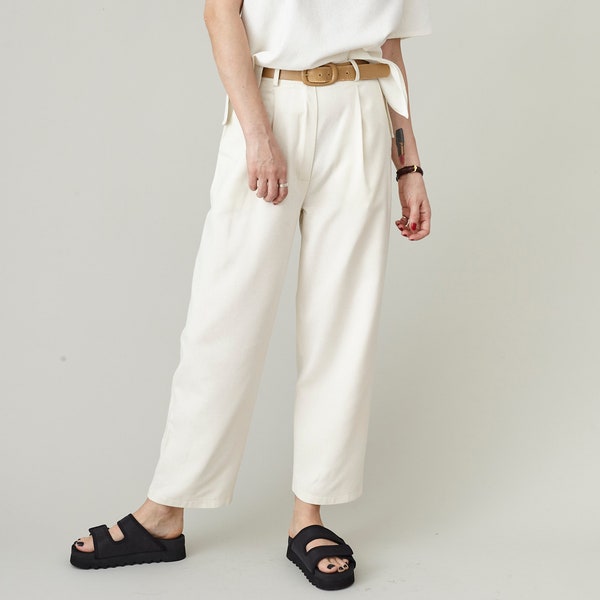 Wildseide Hose für Frauen Größe XXS - XXL oder Custom | Hose aus reiner Seide mit konischem Design, Falten und bauchfreiem Schnitt | Weiße Matte Seidenhose