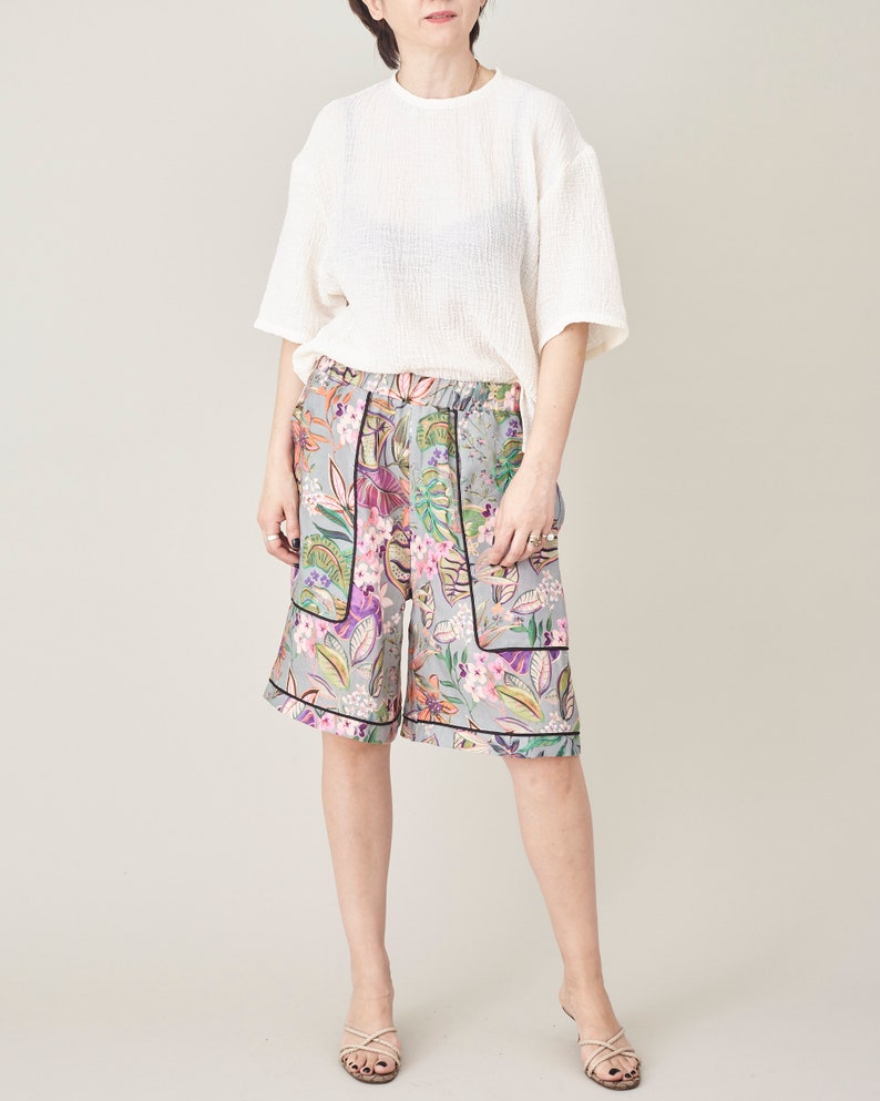 Vibrant Linen Shorts with Elastic Tie Waist and Pockets image 5