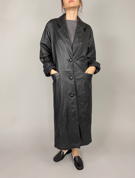 ヴィンテージブラックレザーコート：レトロシックなロングライン