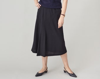 Saia evasê vintage preta de lã | Cintura elástica, fabricada na Itália