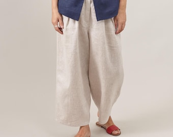 Pantalones cortos de lino: pantalones anchos tipo barril en color beige arena