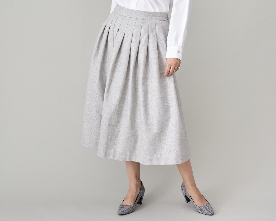 dark grey woollen skirt by Halfon