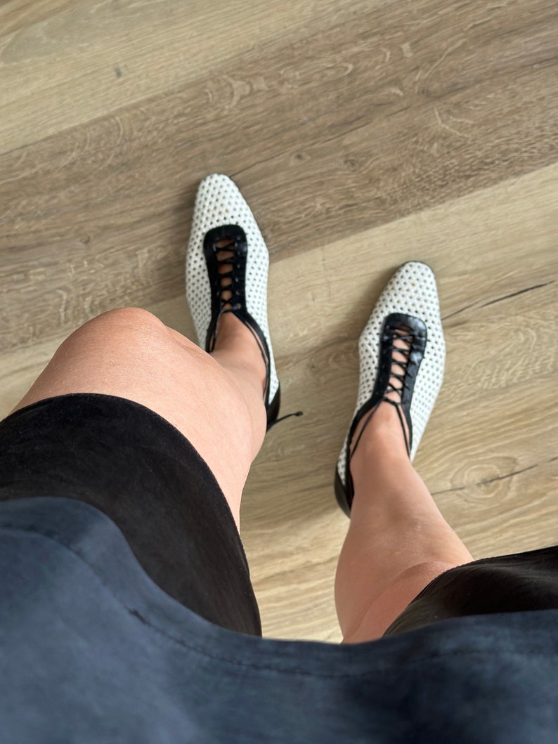 Vintage Woven Leather Shoes: Two-Tone Lace-Up Low Heels (IT37/US7) image 3