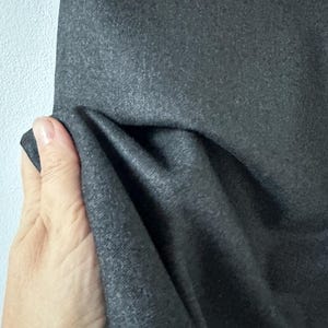 WOOL PLEATED MINI SKIRT CONTRAST WAISTBAND_CHARCOAL main image 1