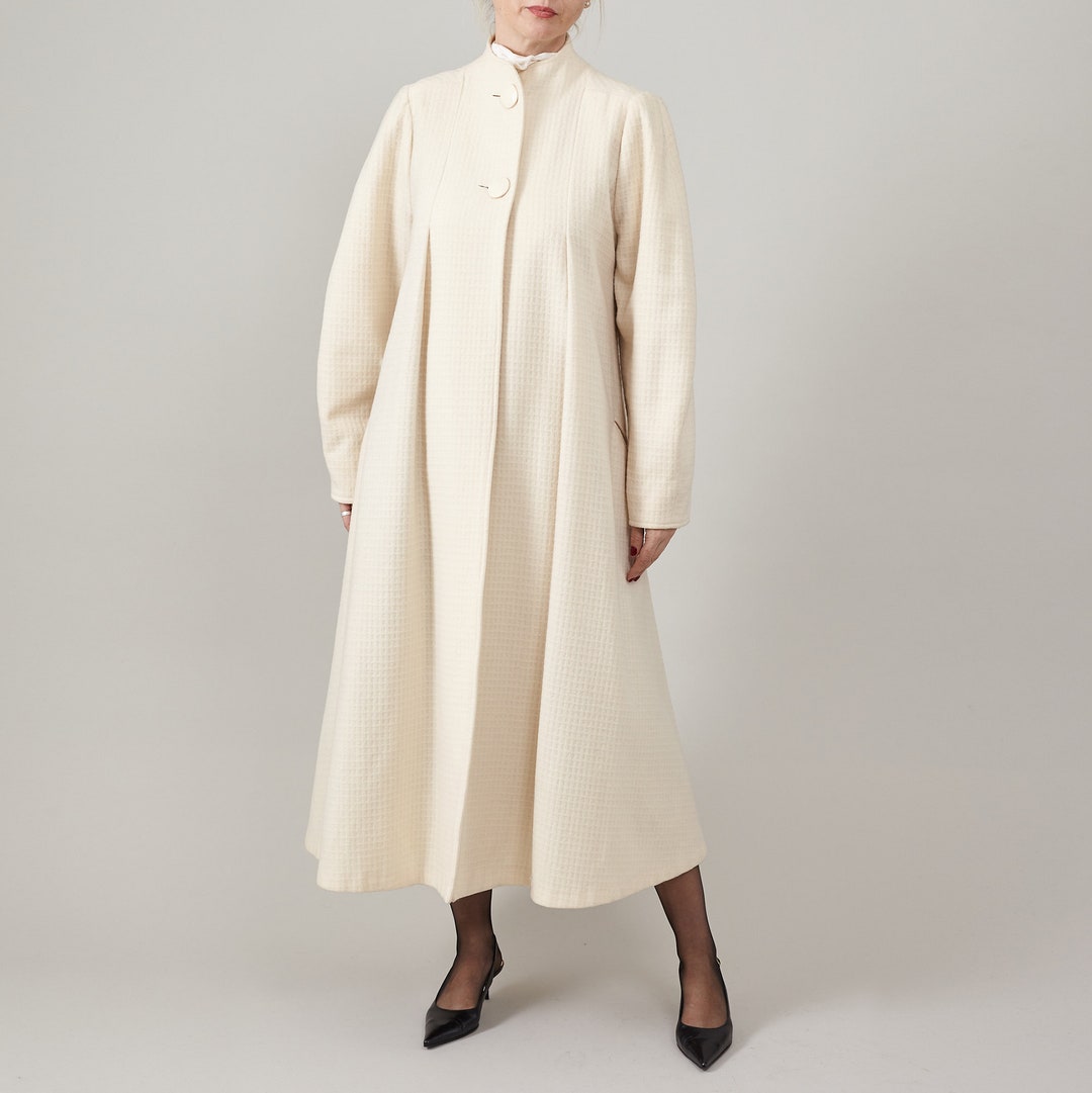 Vintage White Wool Overcoat for Women Size S M Elegant A line Long Coat With Bias Cut and Funnel