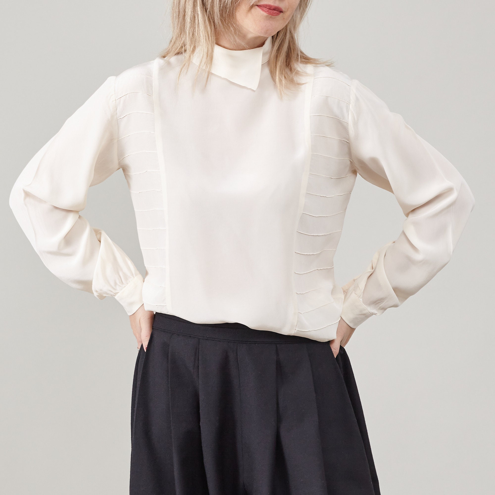 Vintage White Silk Top - Women's XS-S Pullover Blouse with Elegant Collar Detailing