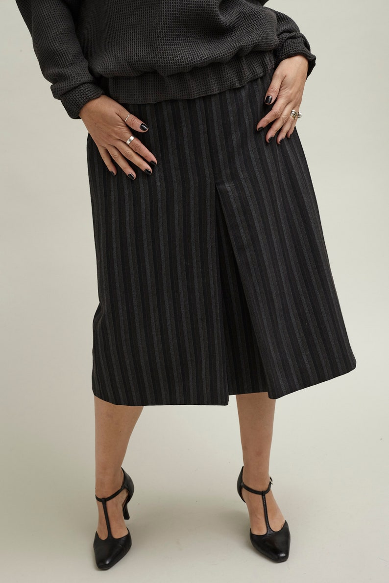 Vintage Grey Wool Skirt with a Front Double Pleat, an Elegant Grey Tweed Midi Skirt with Flattering A-Line Shape FTV1065 image 5