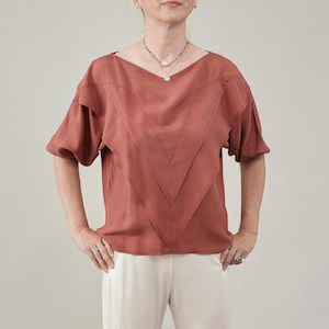 Vintage 100% Silk Summer Top for Women Size XS, Muted Red Trapeze Cut Short Sleeve Blouse for Chic Elegant Outfits