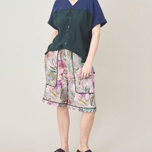 Vibrant Linen Shorts with Elastic Tie Waist and Pockets image 3