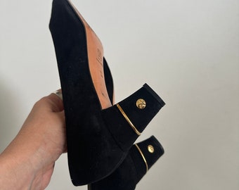 Vintage Bruno Magli Wildleder Heels: Italienisches Leder, goldene Verzierung (Größe 75)