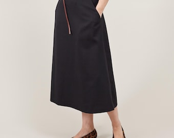 Falda midi de lana hecha a mano: elegante corte A con bolsillos