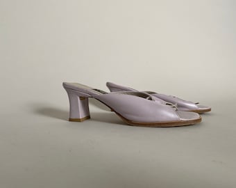 Vintage Leder Pantoletten: Lilac Kitten Heels, Peep Toe - Größe US6