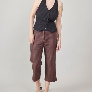 Pantaloni Capri in lino vintage chic da donna XS, pantaloni estivi a righe marroni, vita media, vestibilità rilassata, design carino immagine 10