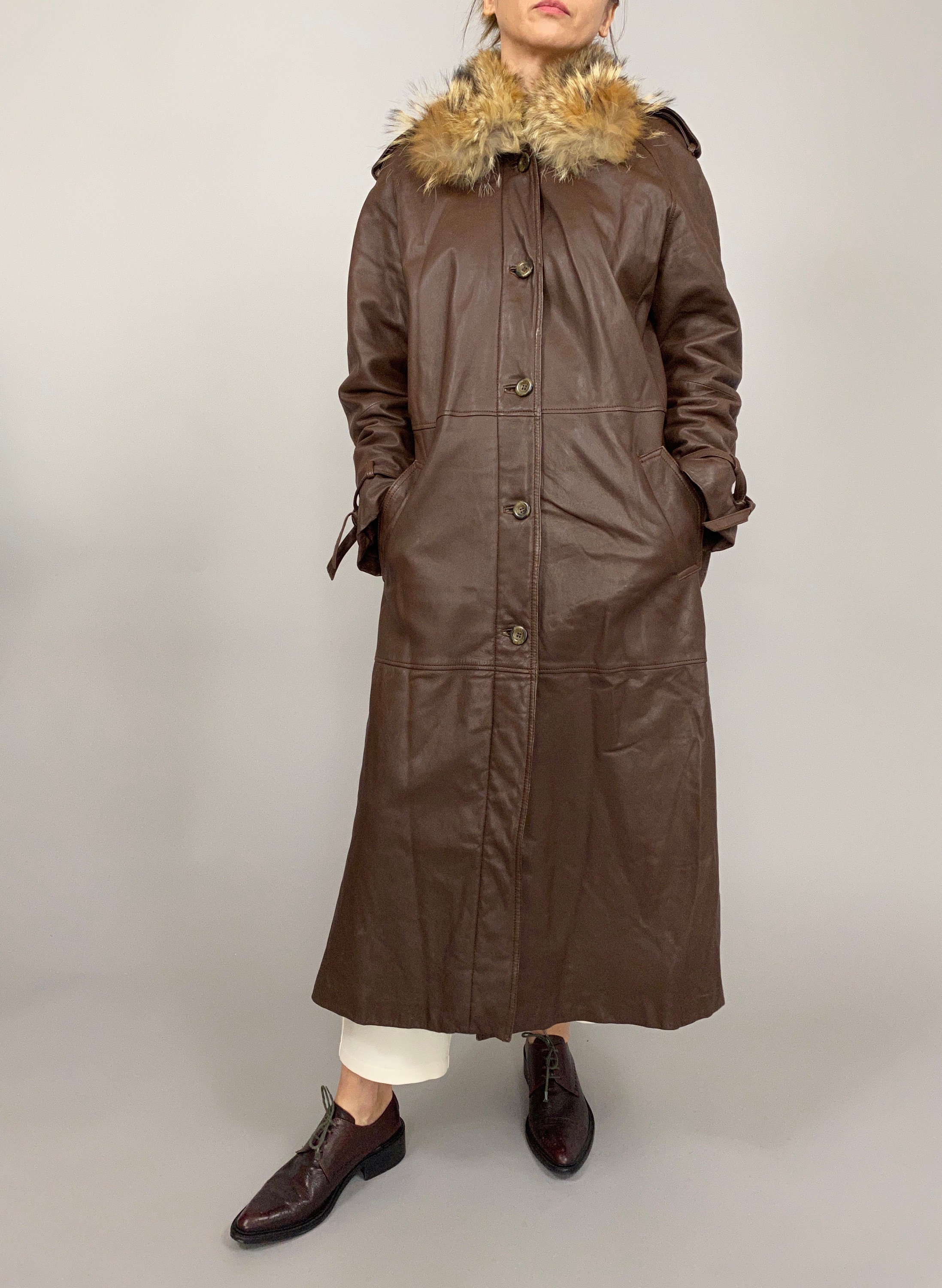 Vintage Brown Leather Coat: Removable Fur Collar, Retro Long
