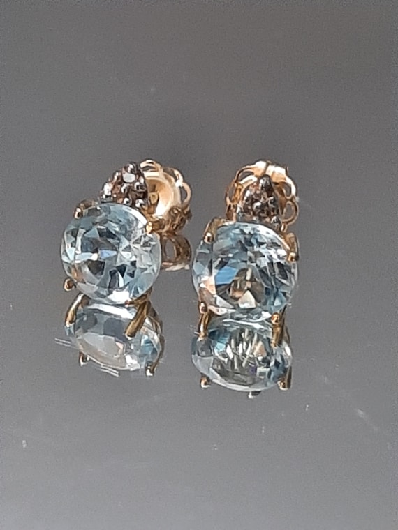 2 Ct Sky Blue Topaz 10K Solid White Gold Earrings 