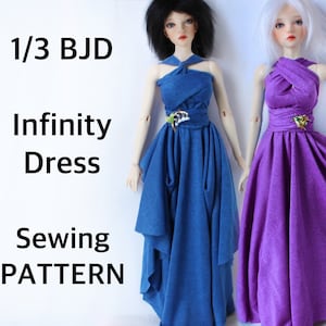 Könnte beinhalten: Zwei 1/3 BJD-Puppen in eleganten Infinity-Kleidern. Eine Puppe trägt ein leuchtend blaues Kleid, die andere ein tiefviolettes. Die Kleider haben ein drapiertes Oberteil und einen fließenden Rock, mit einer dekorativen Brosche an der Taille. Der Text "1/3 BJD Infinity Dress Sewing PATTERN" wird angezeigt.