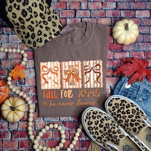 Koszulka „Jesień dla Jezusa”, jesienna koszulka z nadrukiem w panterkę, Święto Dziękczynienia, Witaj Dyniu, Przytulny sezon, Święto Dziękczynienia, Rodzinna koszulka na Święto Dziękczynienia, Witaj Jesień