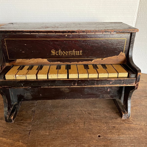 Petit piano ancien en bois Schoenhut. Echantillon du vendeur. 12 touches. Piano jouet. Piano pour enfant. Piano de poupée. Affichage. 8,5 po. de haut x 33 po. de long c 7 po. l