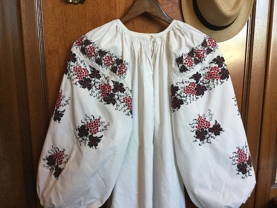 Vintage 50s Ukrainian Vyshyvanka Embroidered Dress