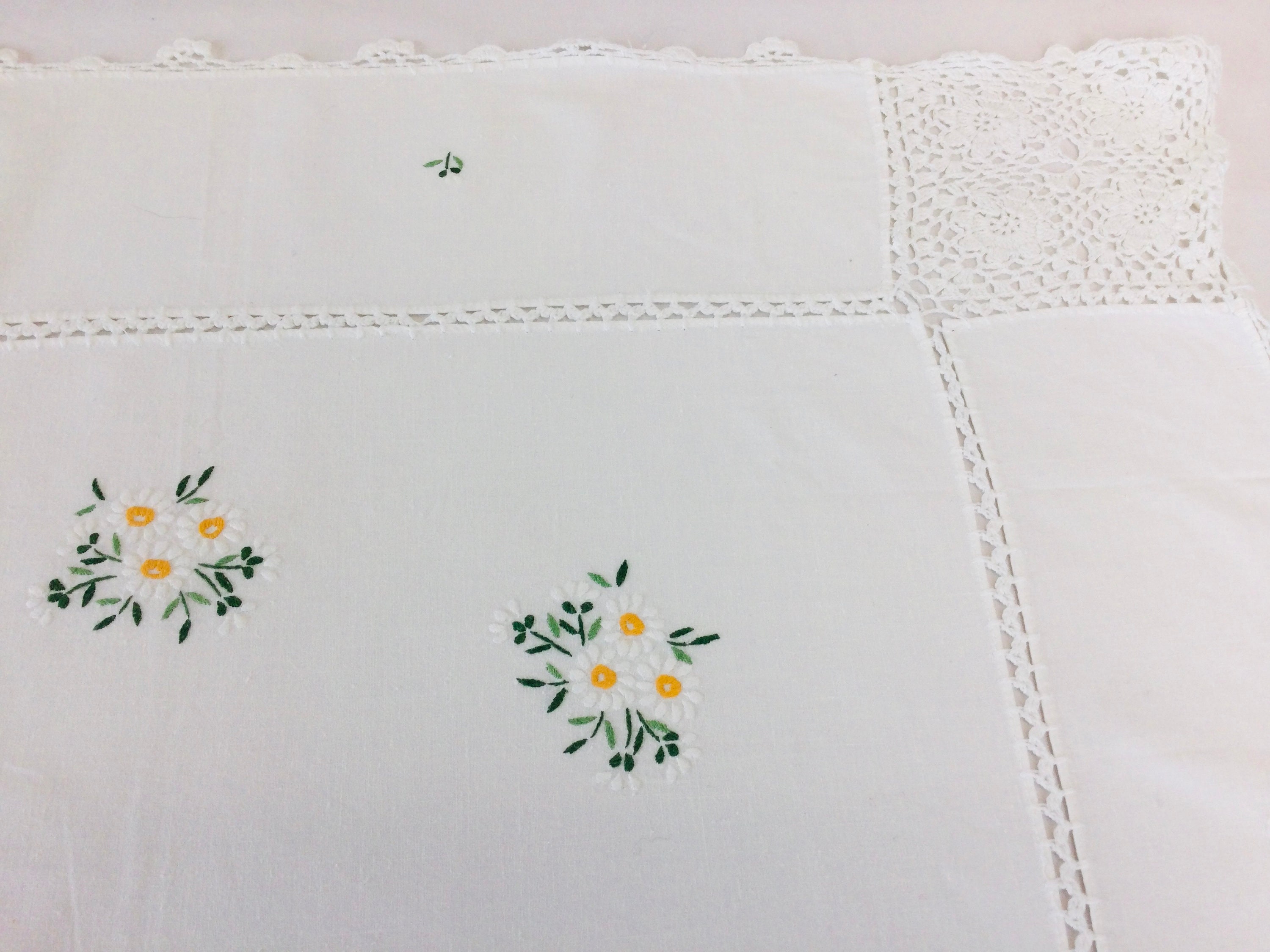 Vintage Tablecloth Hand Embroidered Satin Stitch Table Décor Etsy