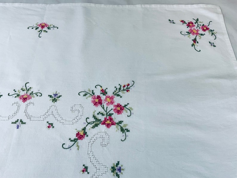 Vintage Embroidered Tablecloth Ukrainian Table Top Pink Red - Etsy