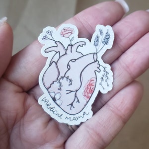 Adesivo Strong Hearts, Medical Mama (Accessori per la vita medica, mamma, consapevolezza, più forte, cicatrici, cure complesse, PVC impermeabile lucido)