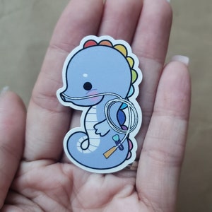 Rainbow Tubie Seahorse (tube NG, Saint Valentin, inspiration entérale, inclusion, besoins spéciaux, accessoires de vie médicale, autocollants étanches)