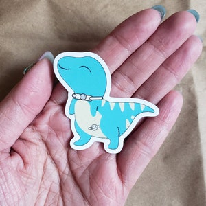 Blue Tubie Dino & Trach (pacchetto di inclusione, tubo tracheostomico, dispositivi di assistenza, bisogni speciali, accessori per la vita medica, adesivi impermeabili)