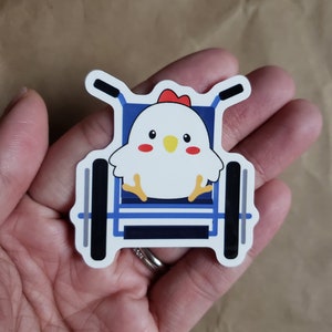 Pollo su sedia a rotelle (pacchetto di inclusione, adattivo, dispositivi di assistenza alla mobilità, bisogni speciali, accessori per la vita medica, adesivi impermeabili)
