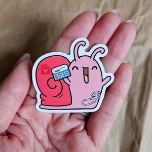 Sassy Tubiie Snail (Gtube, pompe d'alimentation entérale, infinity, kangourou joey, accessoires de vie médicale, inclusion, autocollants imperméables)