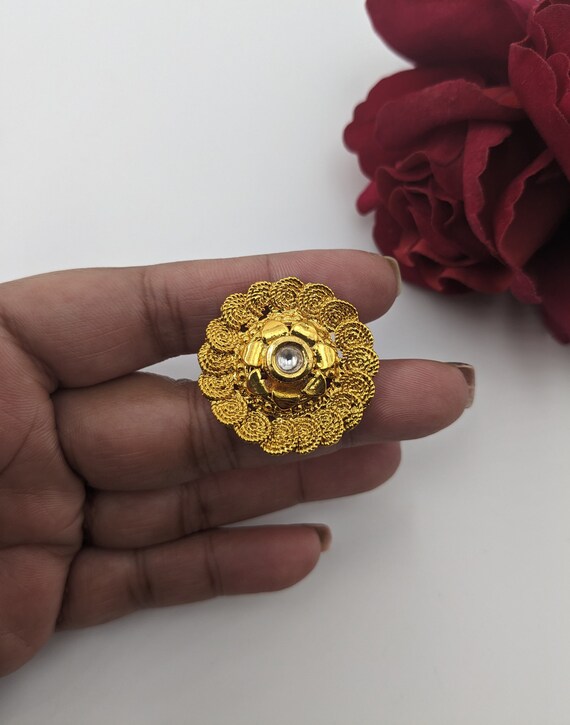 Women's Gold Toned Blooming Flower Ring - Priyaasi – Trendia