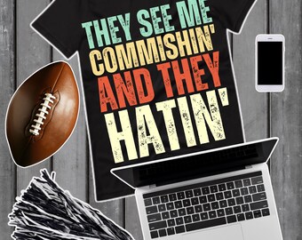 Mi vedono commissario e loro mi odiano, maglietta divertente del commissario della Fantasy League, maglietta del commissario del Fantasy Football, amanti del Fantasy Football