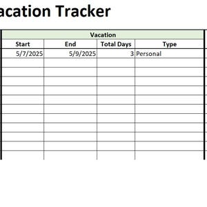 Könnte beinhalten: Eine Tabelle mit dem Titel "Employee Vacation Tracker", die Informationen zu Mitarbeiterurlauben enthält. Sie zeigt ID, Name, Urlaubsdaten, sowie verfügbare und verbleibende Urlaubstage. Der erste Eintrag zeigt John Smith.