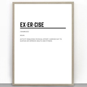 Pu&ograve; includere: Un poster stampabile in bianco e nero con la parola "EX-ER-CISE" in grassetto, seguita dalla pronuncia fonetica e dalla definizione della parola. La definizione &egrave; "Attivit&agrave; che richiede sforzo fisico, svolta per mantenere o migliorare la salute e la forma fisica."