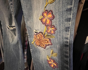 Y2K Levi's met geborduurde bloemen