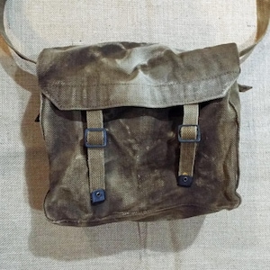 Sac à dos militaire vintage post-apocalyptique effet vieilli
