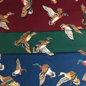 アヒル、水鳥、生地（半ヤード単位）販売。マガモ、アメリカオシ、雄ガモ、雌ガモ、マルーングリーンまたはブルーのビンテージ、クランストン・プリント・ワークス
