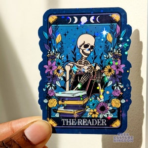 Der Leser Tarot Karte Vinyl Sticker. Holografischer Halloween-Aufkleber.