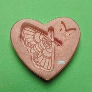 Seeing moth grippie/charm mold. Silicone mold for resin crafts and jewellery.