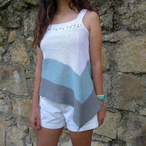 Patrón top VICKY de crochet. PDF tutorial de ganchillo. Tallas 38 a 40 M, 42 a 44 L y 46 a 48 XL. Top sin costuras asimétrico de ganchillo