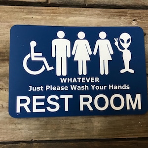 Rolig Alien Unisex Badrumsskylt - Lasergraverad Plast