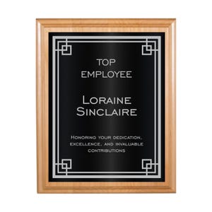 Gravierte Border Plaque mit schwarz/silberner Platte auf Red Erle Board | Plakette für herausragende Verkäuferin und Führung Auszeichnung | Treuepreis