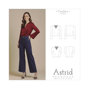 Pode incluir: Uma mulher vestindo uma blusa bordô de manga comprida e jeans azul escuro de perna larga. A blusa tem decote em V e mangas flare. A imagem também inclui um padrão para um top chamado "Astrid" da "Coralina Patterns".