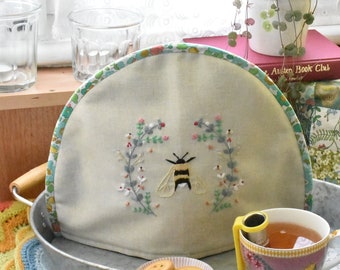 Le Bee - Cosy, Complete teapot cover pattern in English paper piecing and bee embroidery PDF