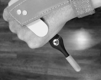 Assistive Pointer: strumento universale per polsini stampato in 3D con magnete